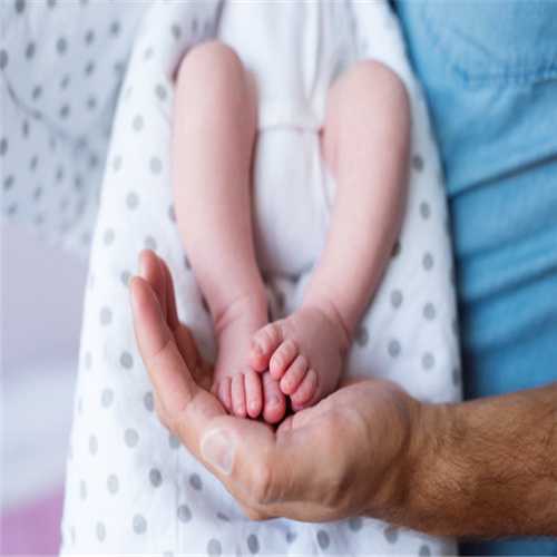 美国试管婴儿是在试管中长大的吗？