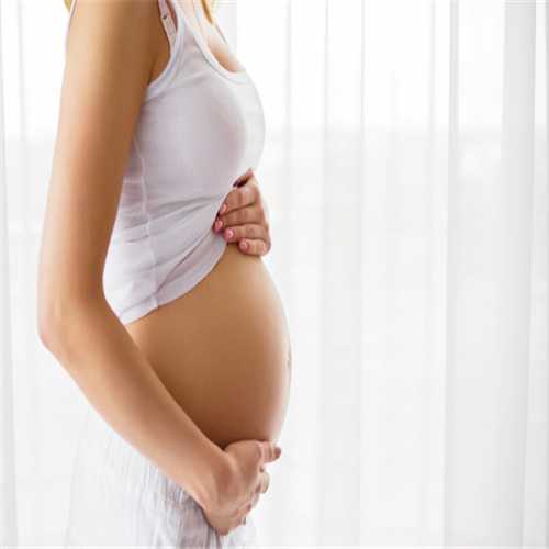 孕妇胎位不正，医生隔肚皮徒手转胎位，1分钟剖腹产变顺产！